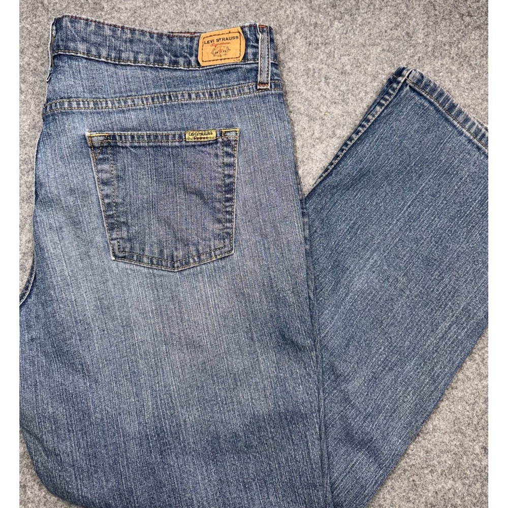 Vtg Levi Strauss Signature Mid Rise Bootcut Jeans Womens 14S Blue Distressed